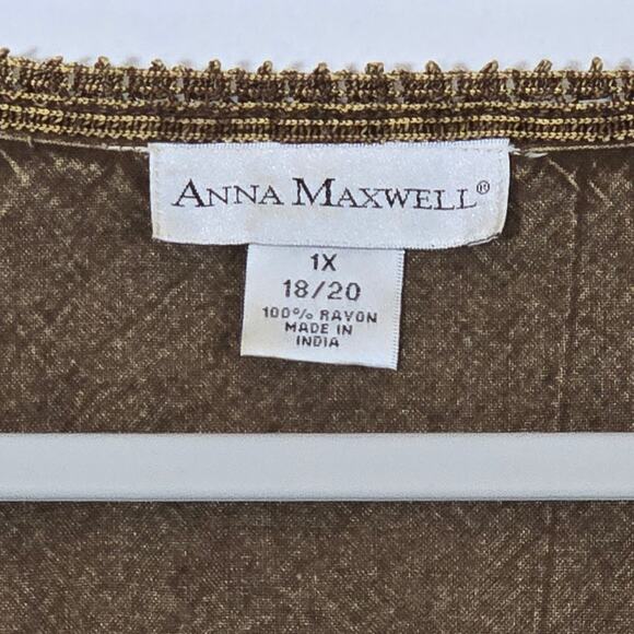 Anna Maxwell Sleeveless Dress With A Handkerchief Hem. Size 1X. - Picture 6 of 10